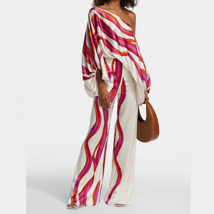 Stylish women's printed two-piece lounge set for transitional fashion