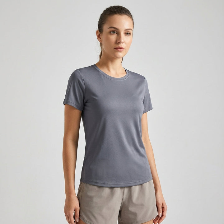 Breathable women's short sleeve athletic top, Sadie model, perfect for fitness and quick-dry performance