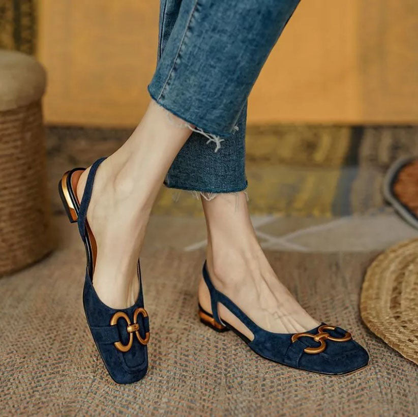 Women's sandals with adjustable straps & cushioned footbed, perfect for walking & everyday comfort.