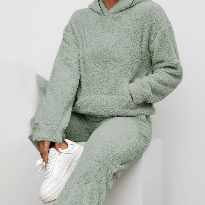 Cozy and stylish women's long hoodie and trouser set, made from the softest teddy fabric for ultimate comfort