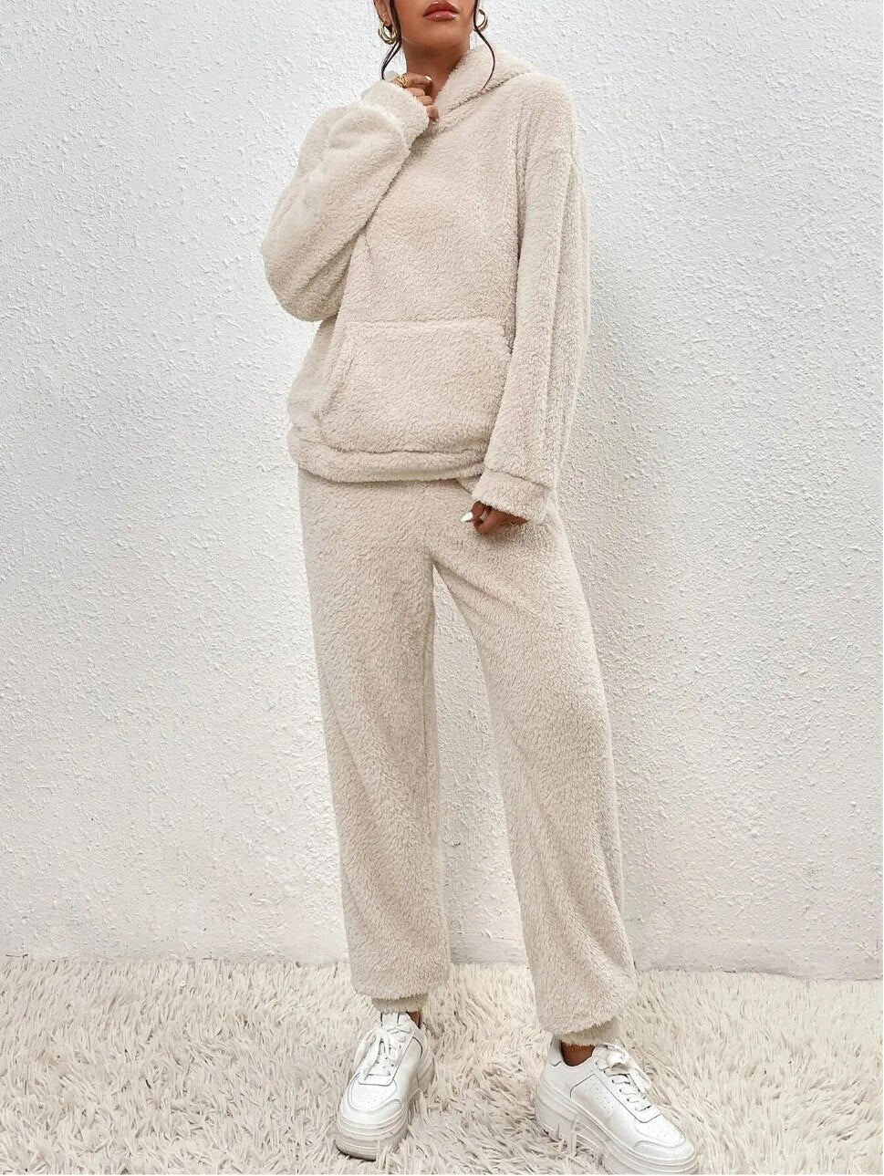 Women's 'Saskia' hoodie and trouser set, cozy loungewear with a long-line top and soft material for winter