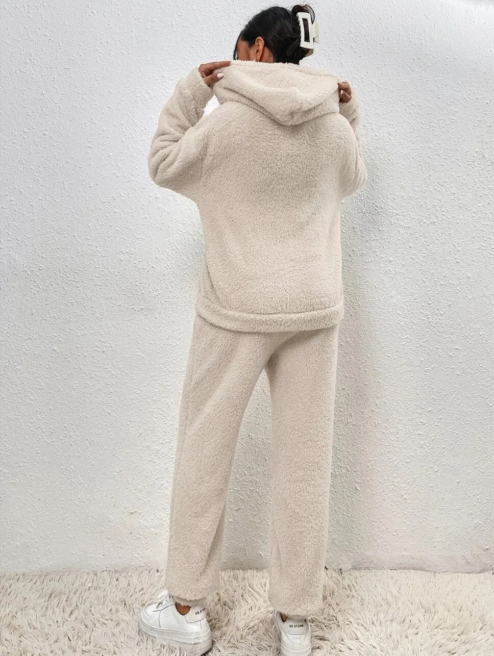 Teddy fabric loungewear set for women: long hoodie with pocket and comfortable matching trousers, casual fashion