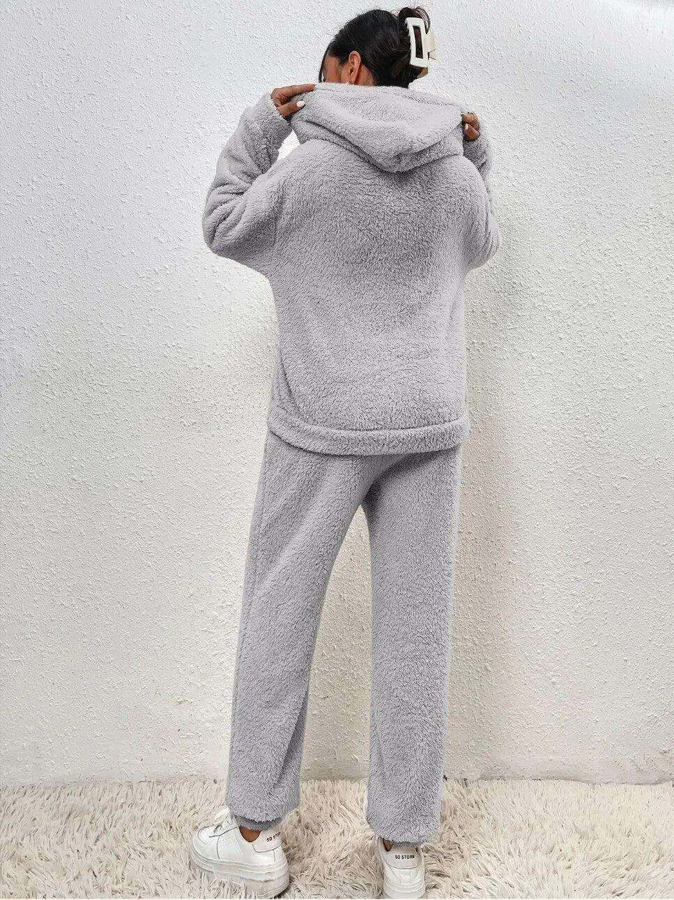 Women's 'Saskia' casual wear set: long teddy hoodie with front pocket and coordinating comfy trousers