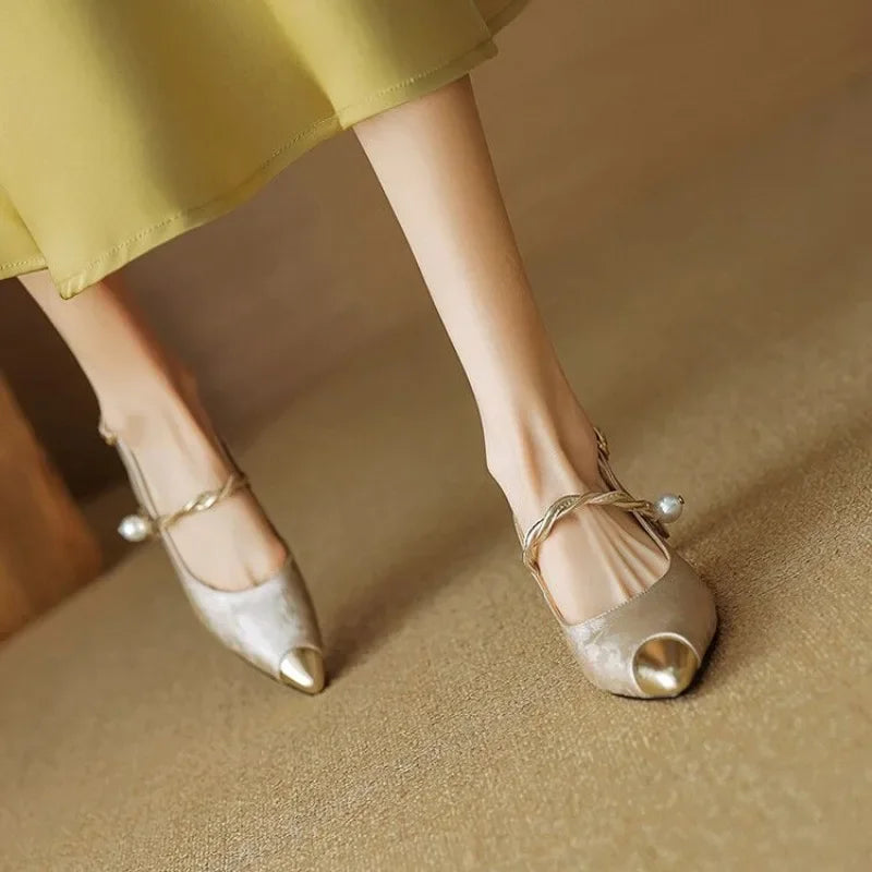 Versatile women's Savana sculpted kitten heels. Elegant pointed toe and subtle pearl accents for any dressy occasion.