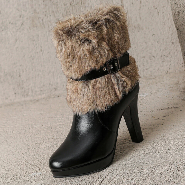 Women's Savanna heel boots for effortless style. Stylish ankle boots, perfect for fall and winter fashion.