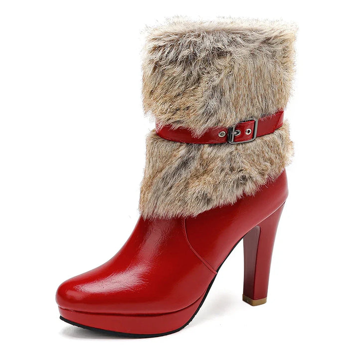 Cozy women's Savanna heel boots, ideal winter fashion. Stylish ankle boots with buckle accents.