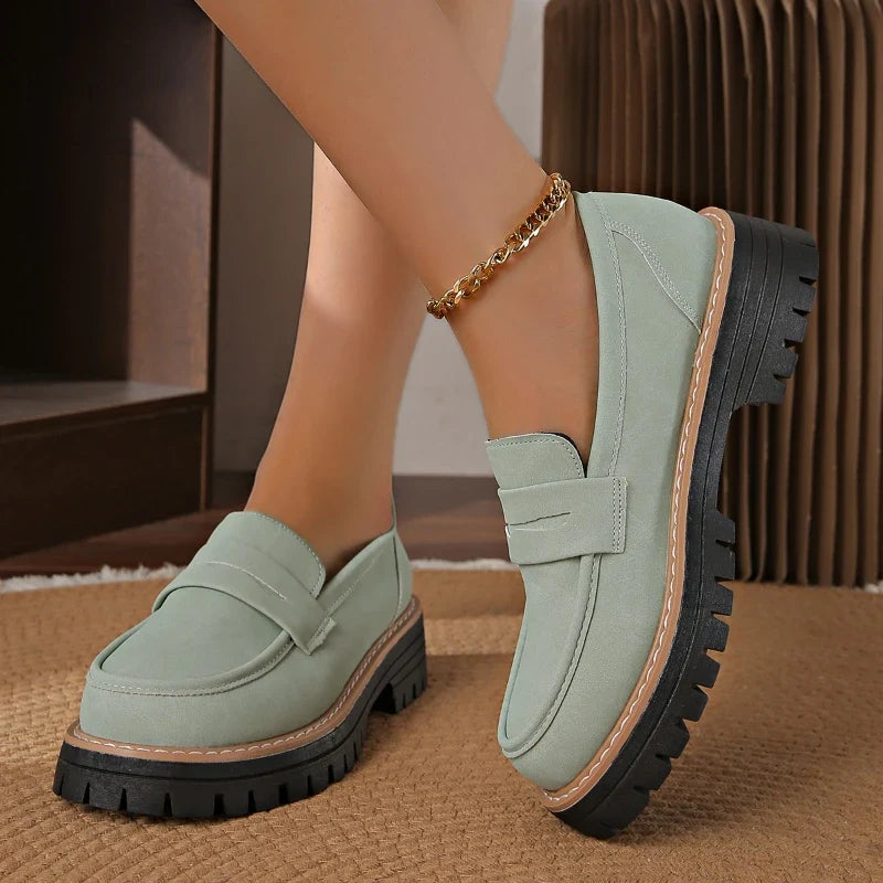 Durable women's Savira platform loafers, featuring shock-absorbing outsoles for enhanced comfort.