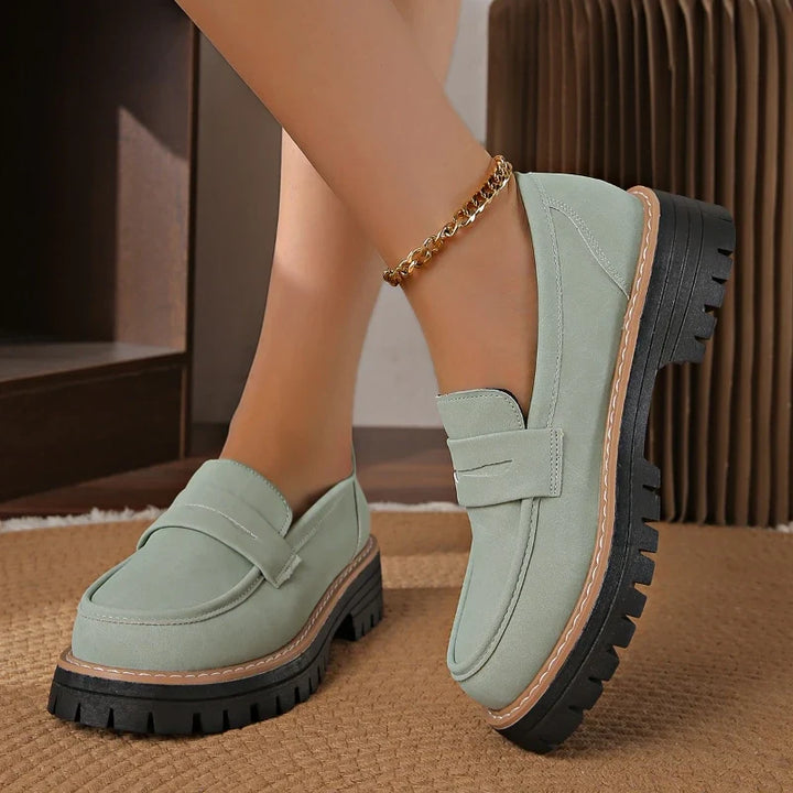 Durable women's Savira platform loafers, featuring shock-absorbing outsoles for enhanced comfort.