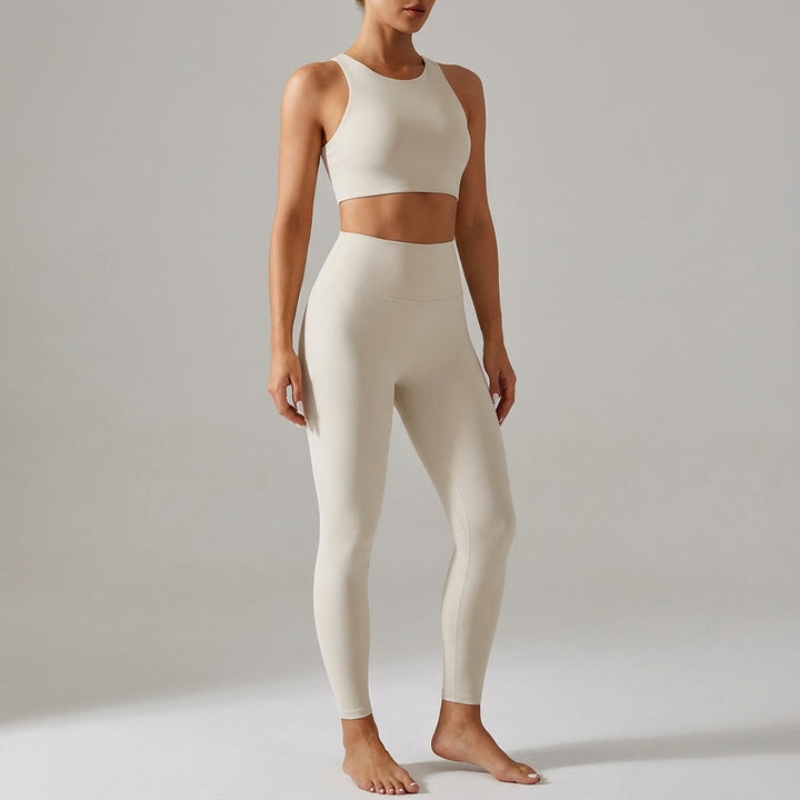 Brittany women's activewear set: seamless sports top with high-waist breathable leggings.