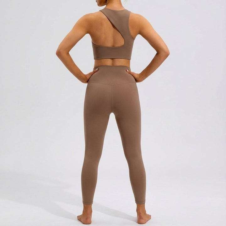 Brittany seamless women's sports top and high-waist leggings combo for active lifestyles.