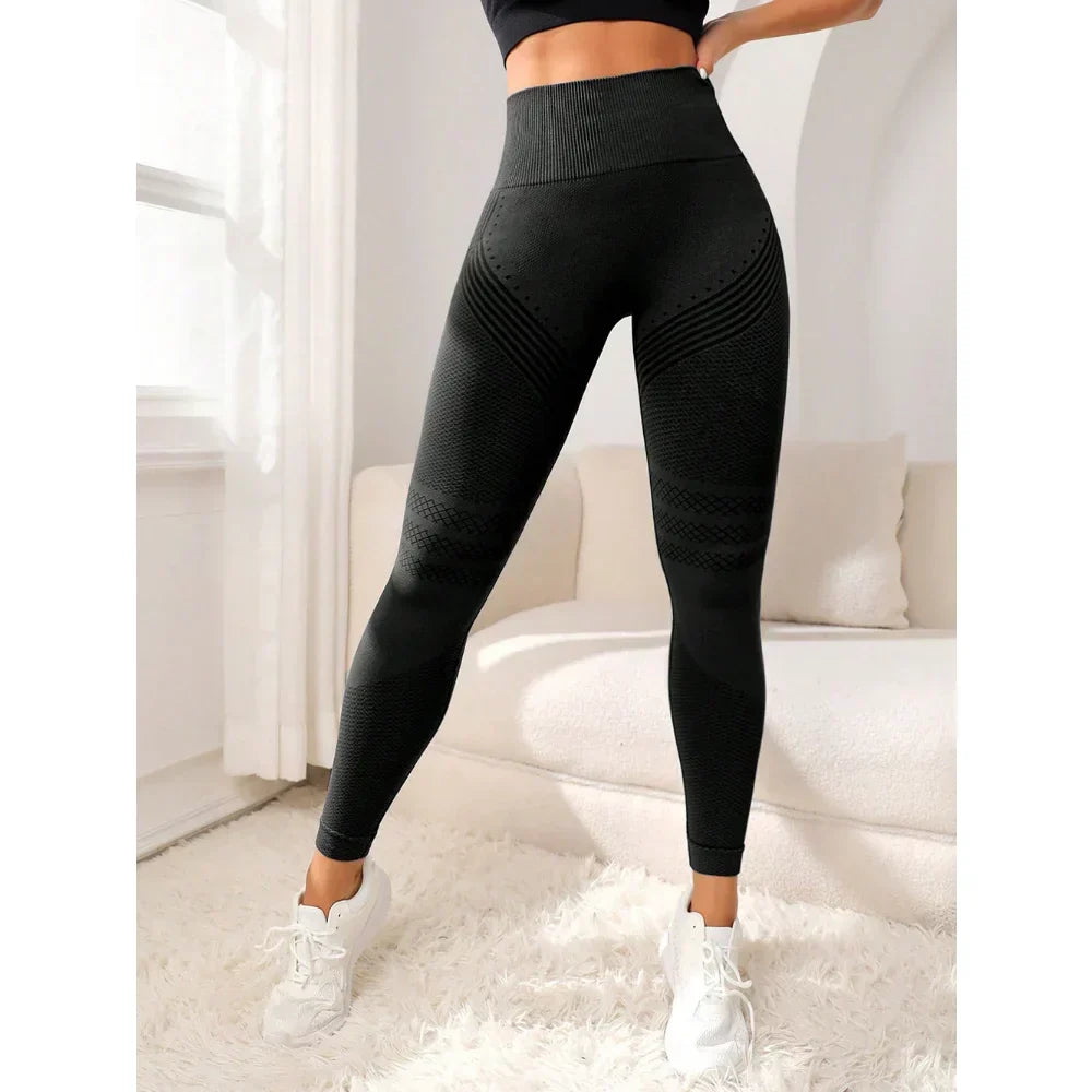 Fitness bottoms: Booty-lifting seamless leggings for women. High-waisted gym wear for comfort & style.