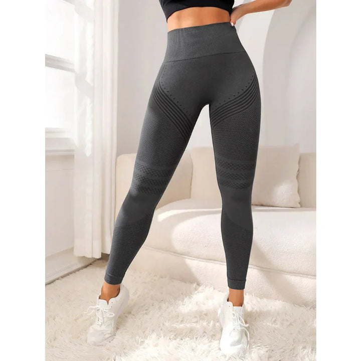 Women's workout pants: Seamless, high-waisted, booty-lifting leggings. Essential athletic apparel.