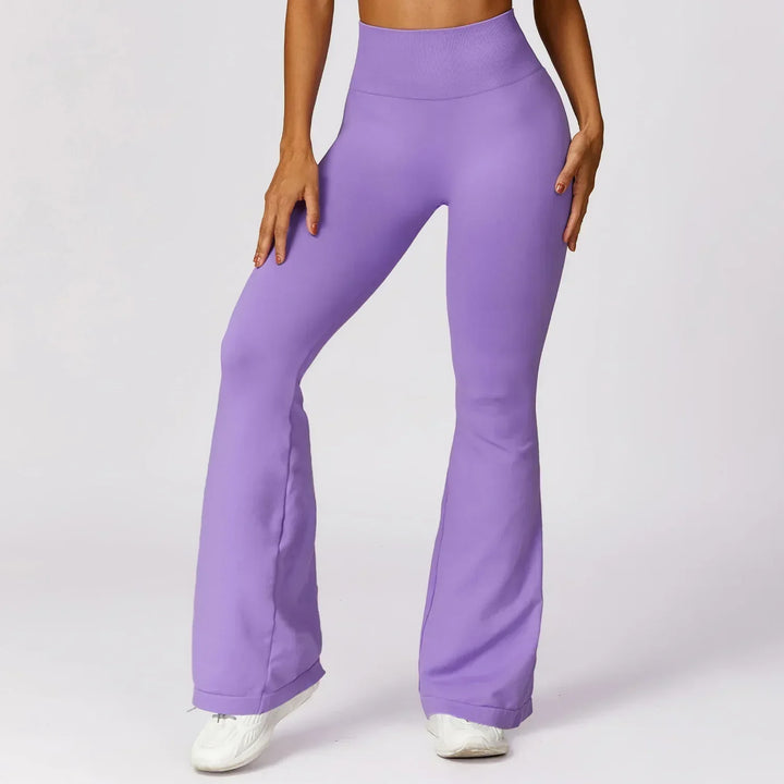 Seamless flared workout leggings for women, providing optimal comfort & modern style.