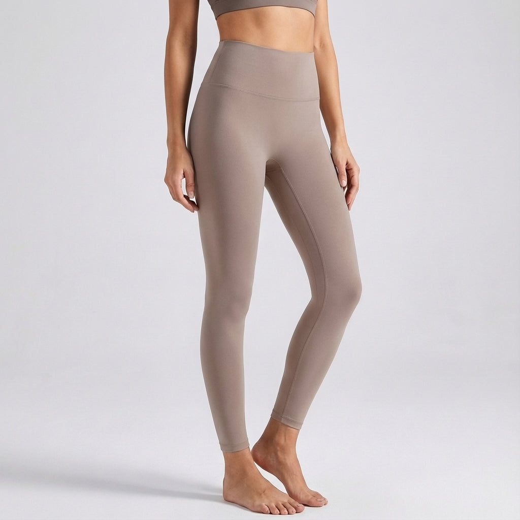 Comfortable women's seamless high-waist sportswear leggings with moisture-wicking properties