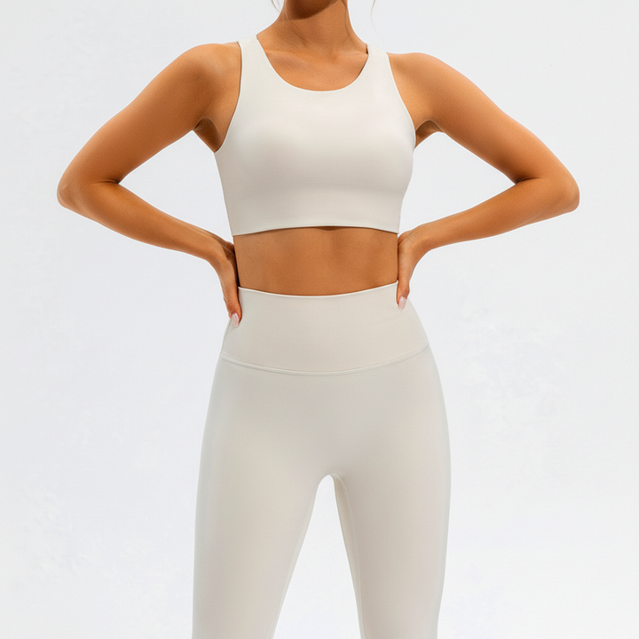 Stretch women's seamless workout top, ideal for yoga, gym, and athletic training.