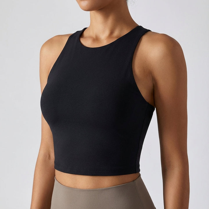Fitness clothing for women: a seamless short top with removable pads for flexibility and style.