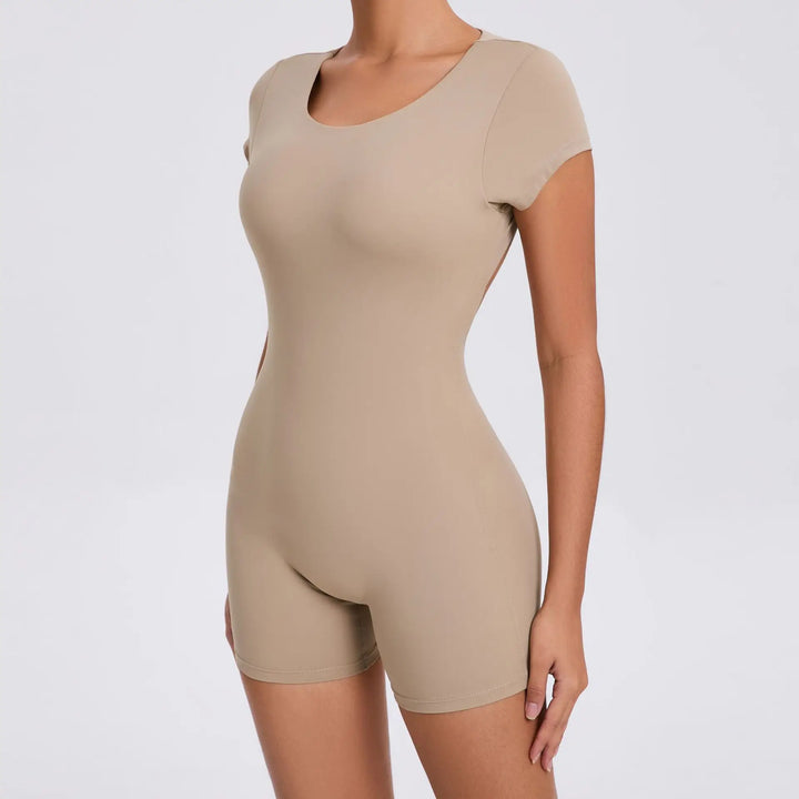 Seamless women's yoga jumpsuit, perfect for unrestricted movement during fitness & workout sessions.