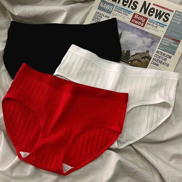 Women's comfortable Serene high-rise ribbed cotton panties. Breathable, seamless 3-pack underwear.