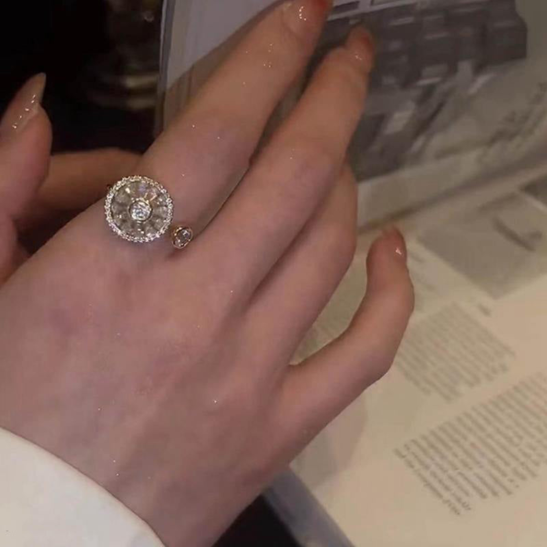 Close-up of Serenio stress relief spinner ring for women, a beautiful and functional anxiety accessory.