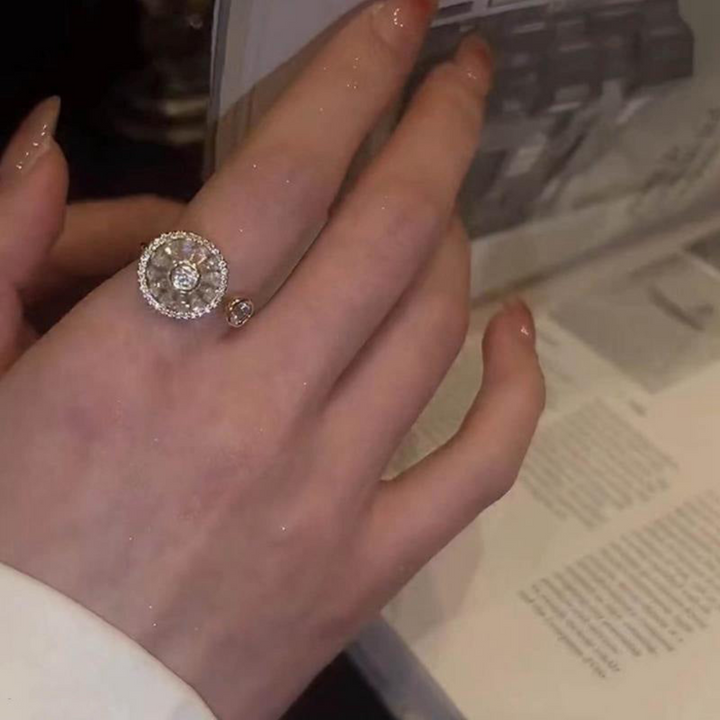 Close-up of Serenio stress relief spinner ring for women, a beautiful and functional anxiety accessory.