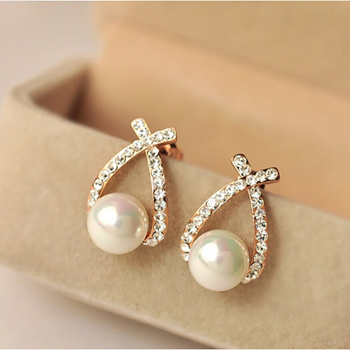 Women's shimmering glitter pearl drop earrings. Elegant & sparkling jewelry for special occasions.