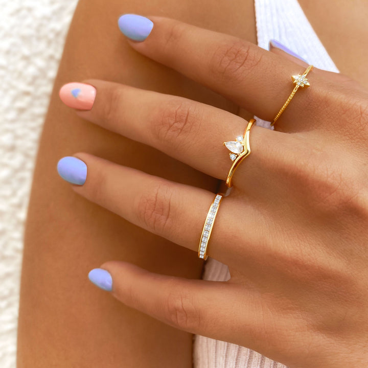 Luxurious women's zirconia and sterling silver ring, a timeless jewelry piece.