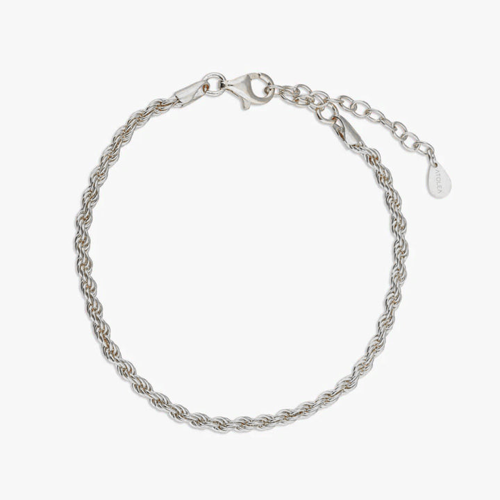 Giftable Sienna twisted link chain bracelet, durable waterproof gold jewelry for her, hypoallergenic design.