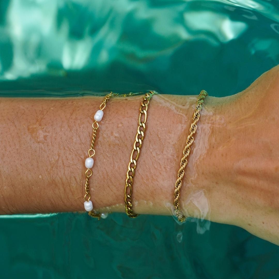 Elegant Sienna twisted link chain bracelet for women, gold-plated, waterproof & long-lasting jewelry.