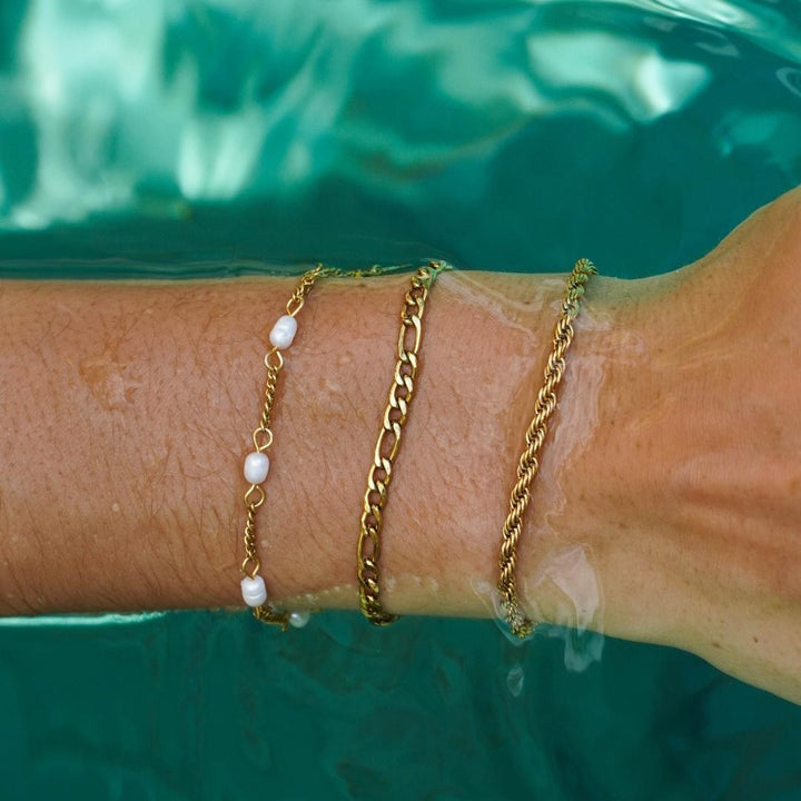 Elegant Sienna twisted link chain bracelet for women, gold-plated, waterproof & long-lasting jewelry.