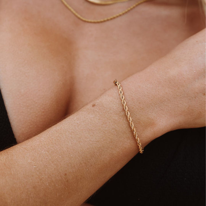 Hypoallergenic Sienna twisted link chain bracelet, comfortable & stylish gold jewelry for women.