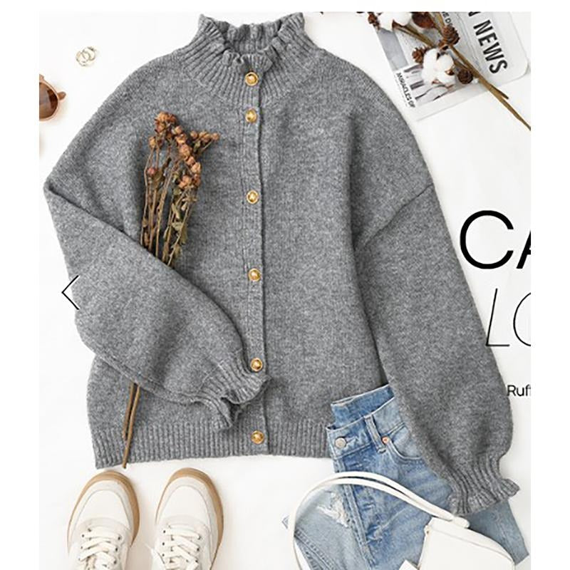Effortless style women's Sines buttoned cardigan. Comfortable long-sleeve sweater, chic versatile layering.