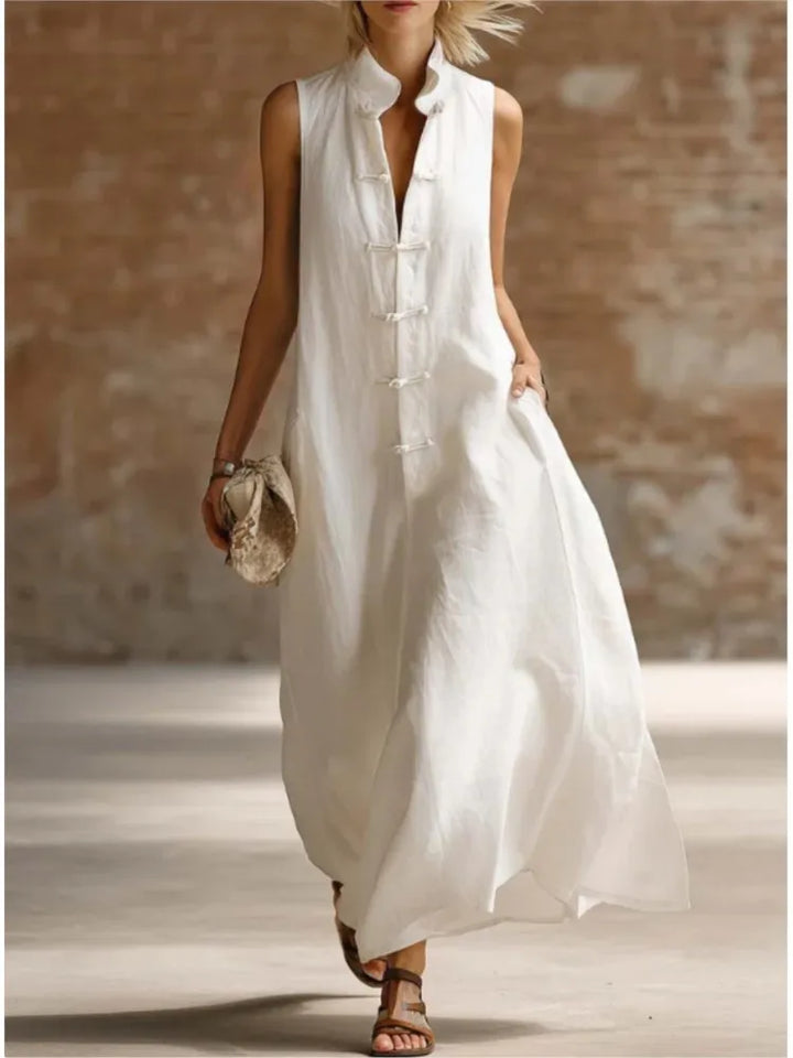 Casual women's sleeveless maxi shirt dress in a relaxed fit. Features a classic collar and full button-front design.