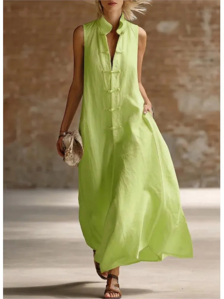 Stylish women's sleeveless collared maxi shirt dress, a versatile day dress. Combines comfort with chic summer fashion.