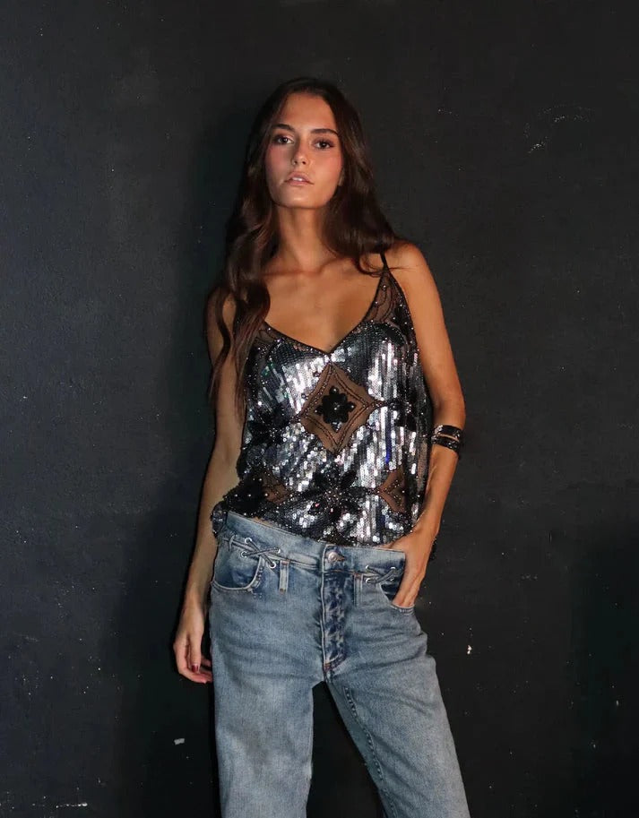 Chic women's sleeveless sequin top with glitter, ideal for parties, evening events & celebrations.