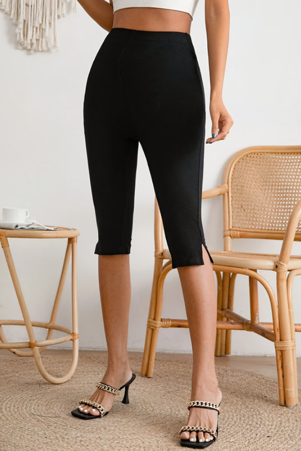 Women's slim-fit stretch cropped pants, ideal for comfortable and chic summer casual wear.