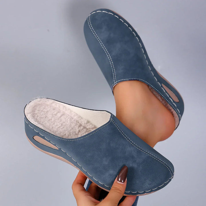 Women's slip-on comfort clogs for all-day ease, featuring cushioned support for indoor & outdoor casual wear.
