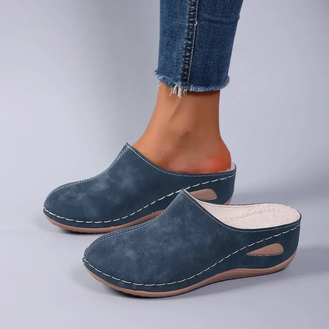 Stylish women's slip-on clogs, perfect for everyday casual wear. Lightweight and easy to wear, great for indoor outdoor.