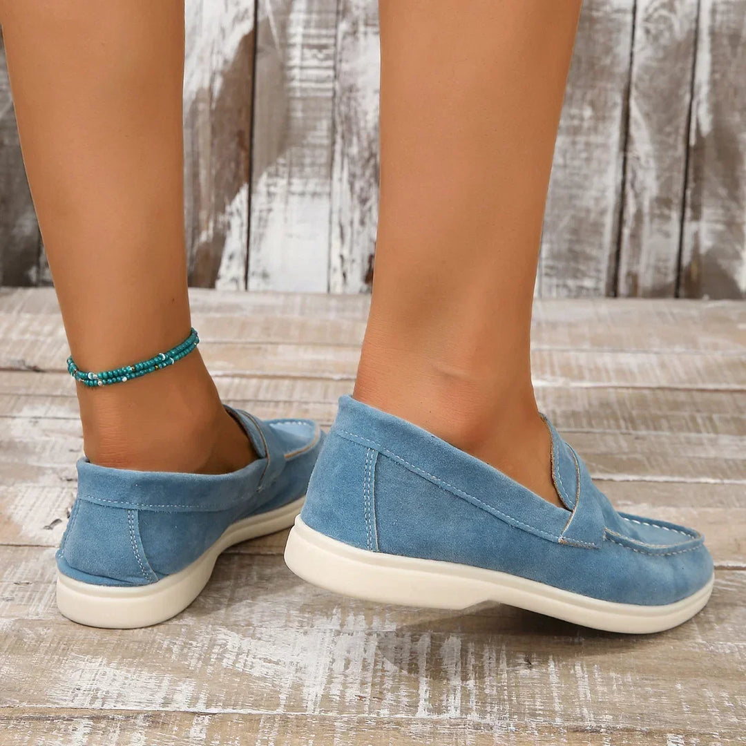 Versatile women's loafers with cushioned insoles, perfect for office & casual outfits.