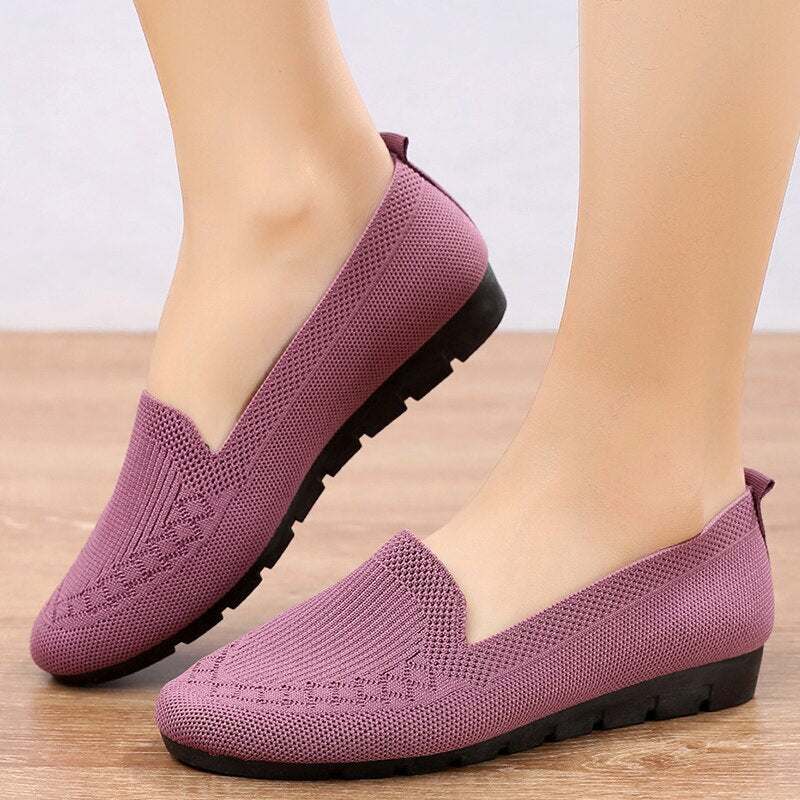 Women's slip-on footwear for comfort, perfect for casual outfits, featuring strong arch support.