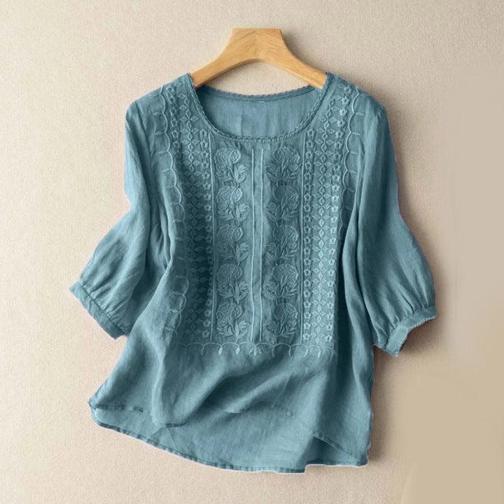 Women's soft & breathable everyday blouse, perfect for casual summer wear. Loose fit for comfort.