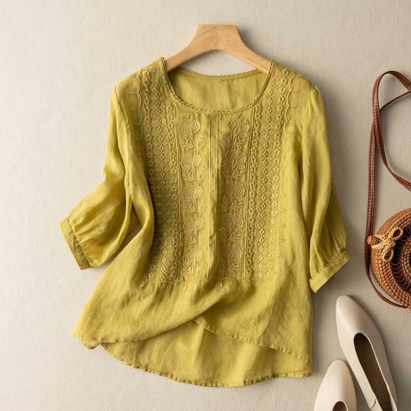 Breathable women's summer top with a soft feel and loose fit. Excellent for everyday casual wear.