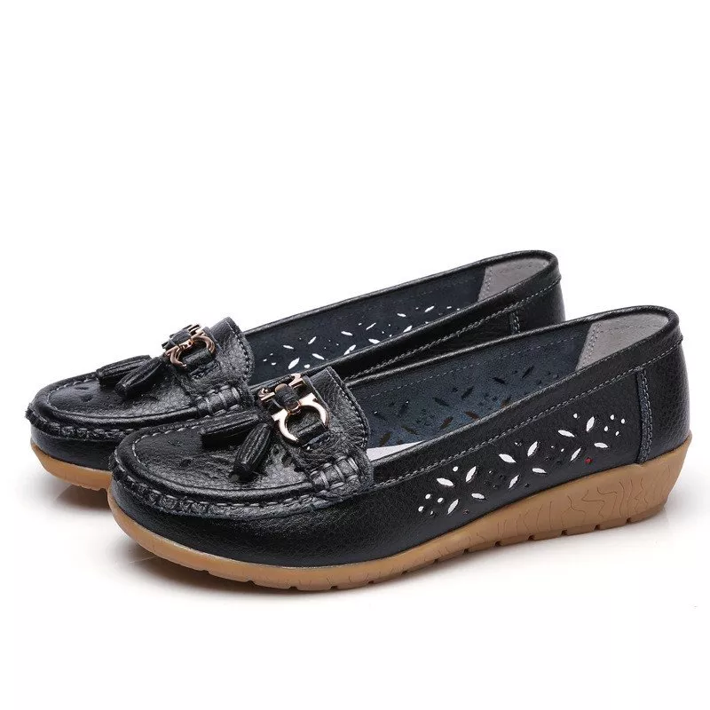 Casual women's summer moccasin sandals, offering breathable comfort and easy slip-on style.