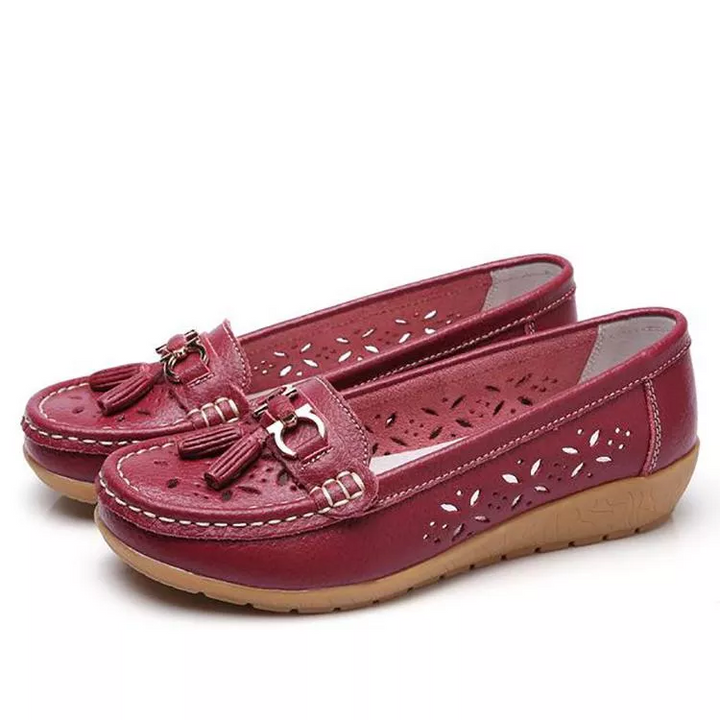 Lightweight women's moccasin sandals, breathable slip-on flats perfect for summer comfort.