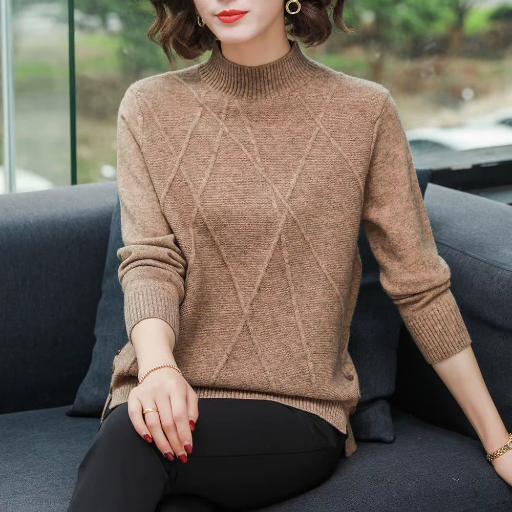 Comfortable and stylish women's long-sleeve turtleneck with soft diamond pattern, fall/winter.