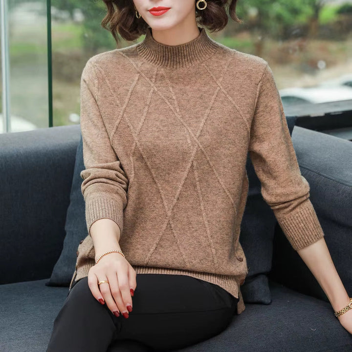 Comfortable and stylish women's long-sleeve turtleneck with soft diamond pattern, fall/winter.