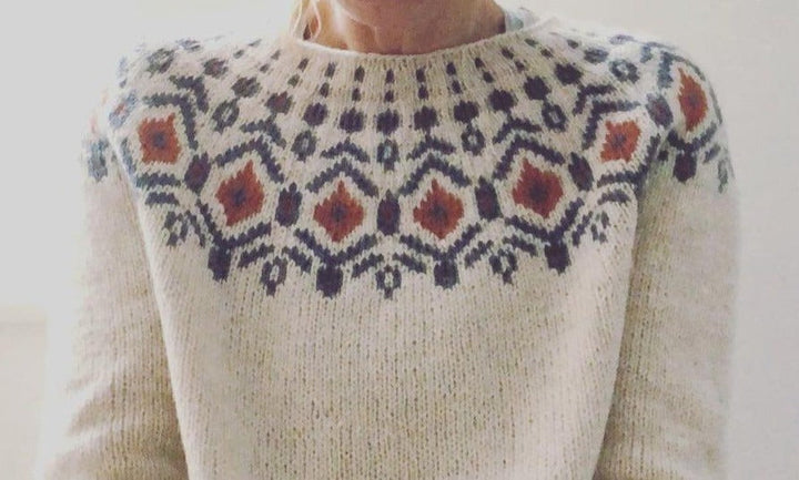 Stylish women's soft knitted sweater, perfect long sleeve for versatile autumn & winter fashion.