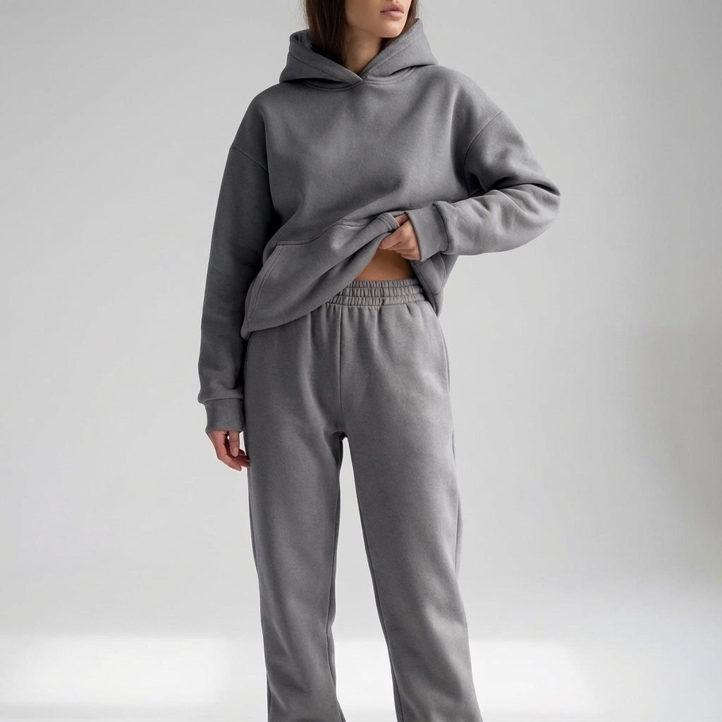 Casual women's tracksuit set, soft fabric and comfortable fit, perfect for lounging.