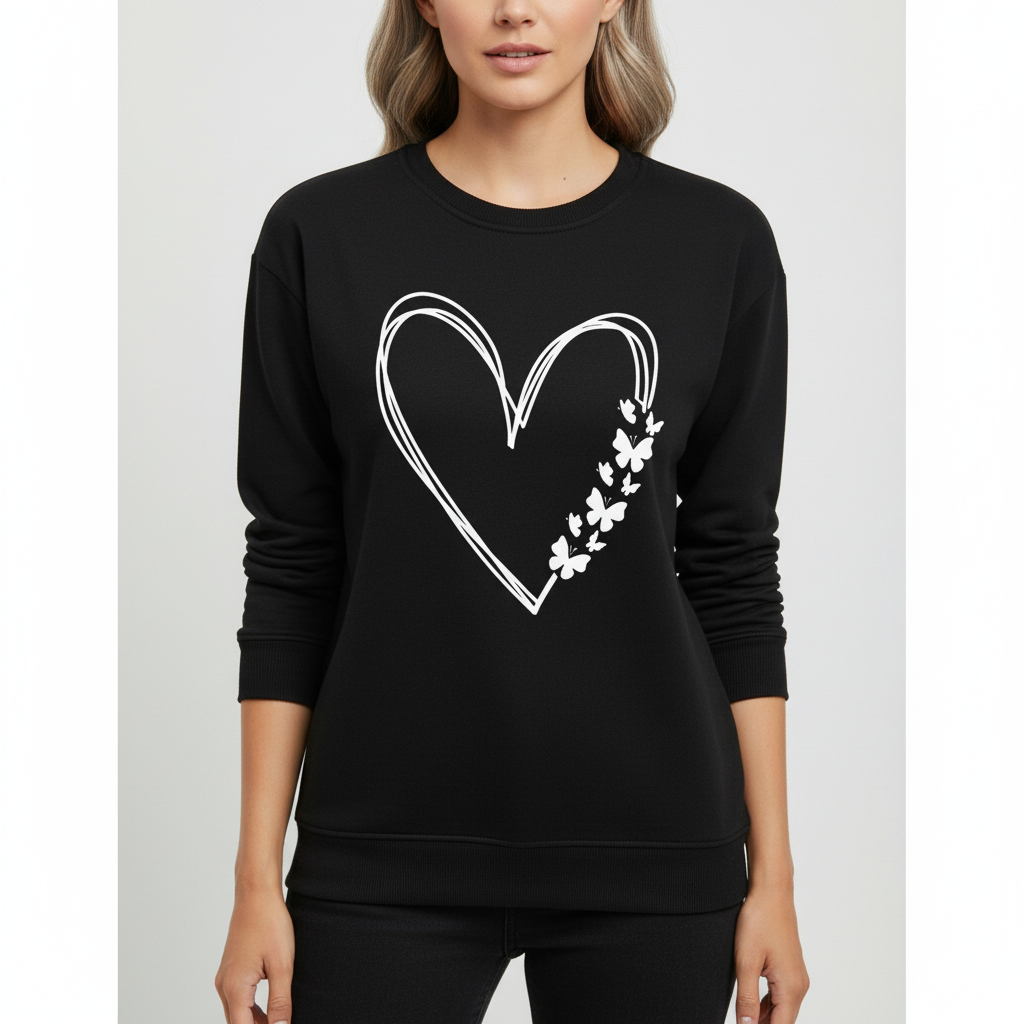 Relaxed fit women's pullover with heart print, comfortable and soft fabric