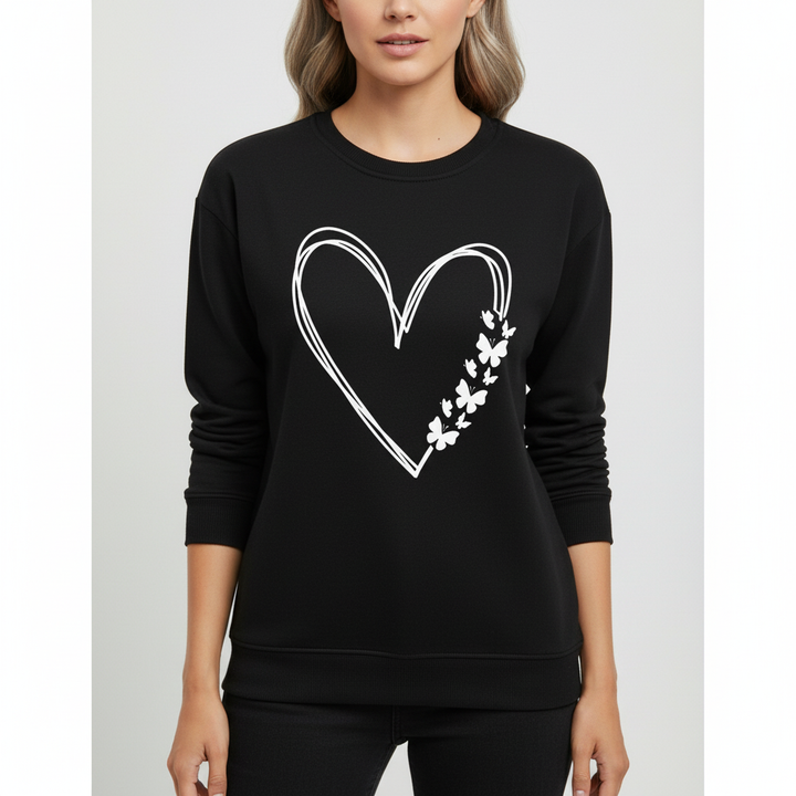 Relaxed fit women's pullover with heart print, comfortable and soft fabric