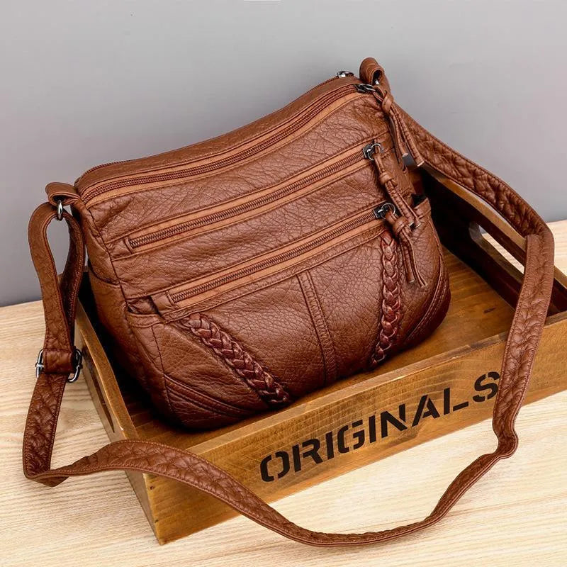 Women's soft leather shoulder bag in a timeless design, perfect for everyday elegance. Versatile and practical.